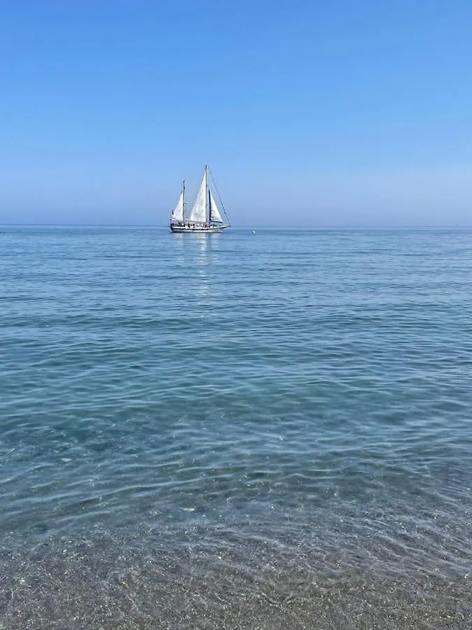Dominion Beach House 에스테포나 0*,
